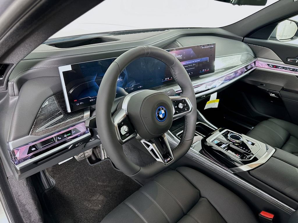 Used 2025 BMW i7 eDrive50 w/ Executive Package image 9