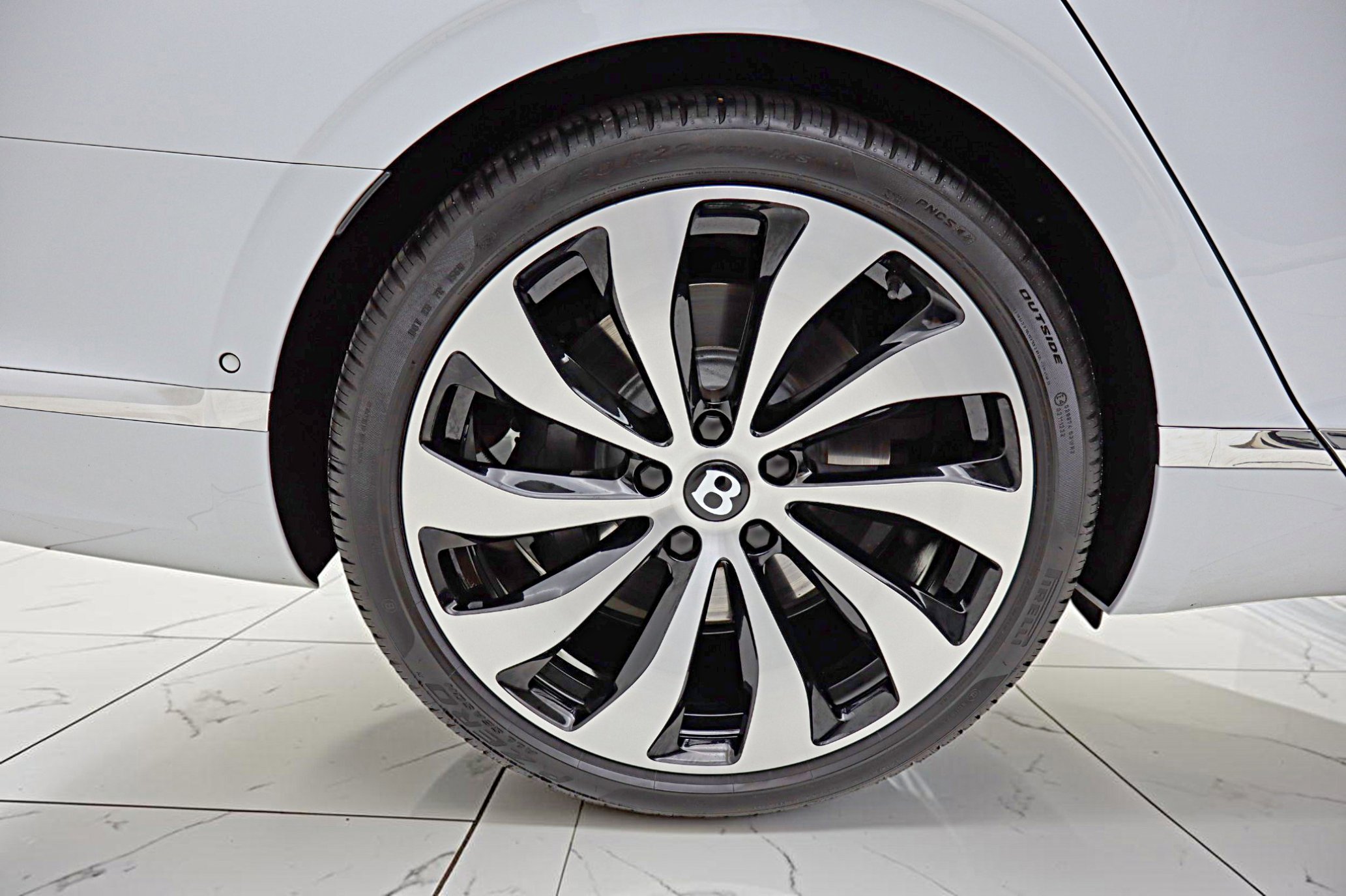 Used 2023 Bentley Flying Spur Azure image 50