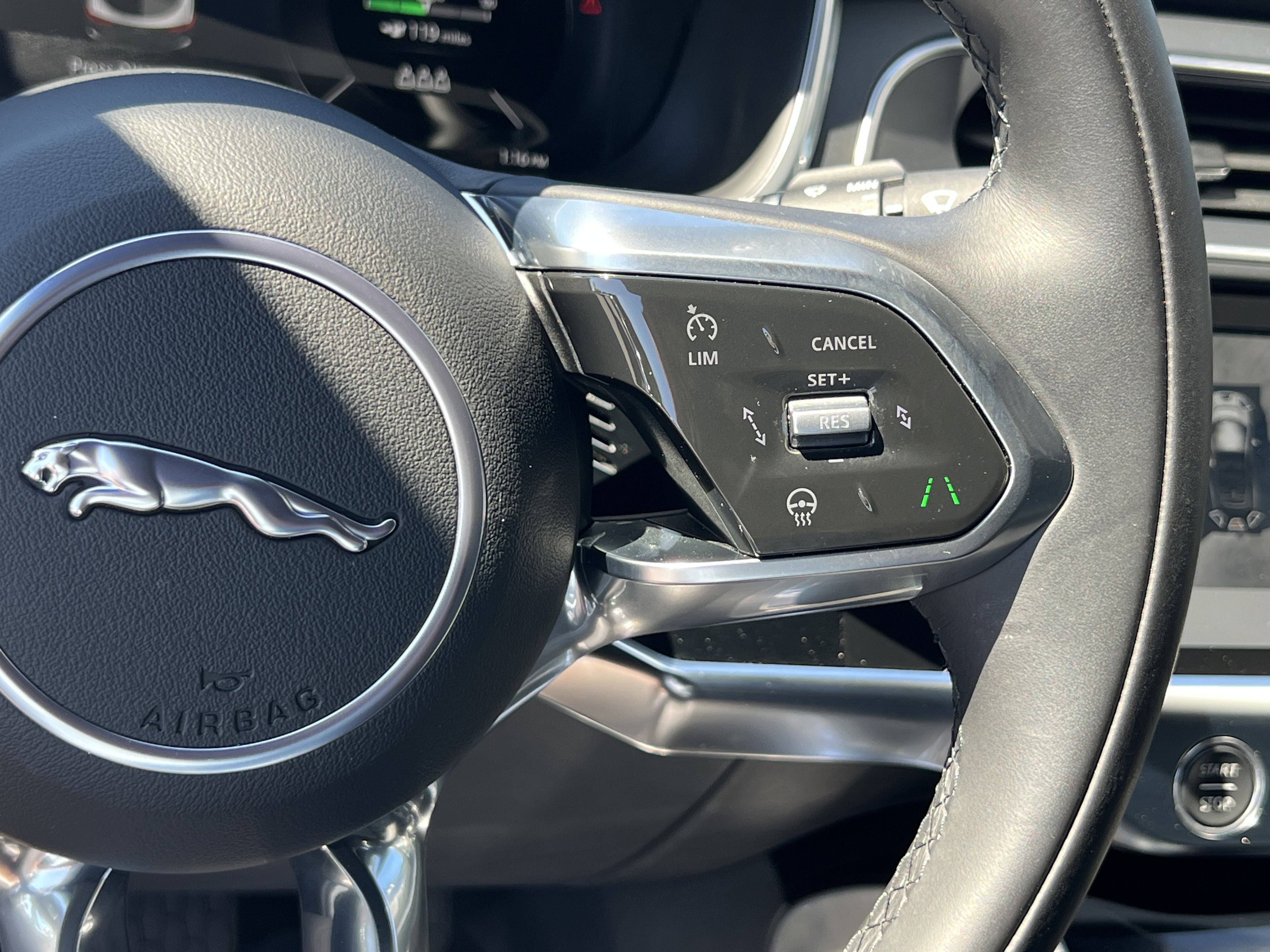 Certified 2024 Jaguar I-PACE R-Dynamic HSE image 28