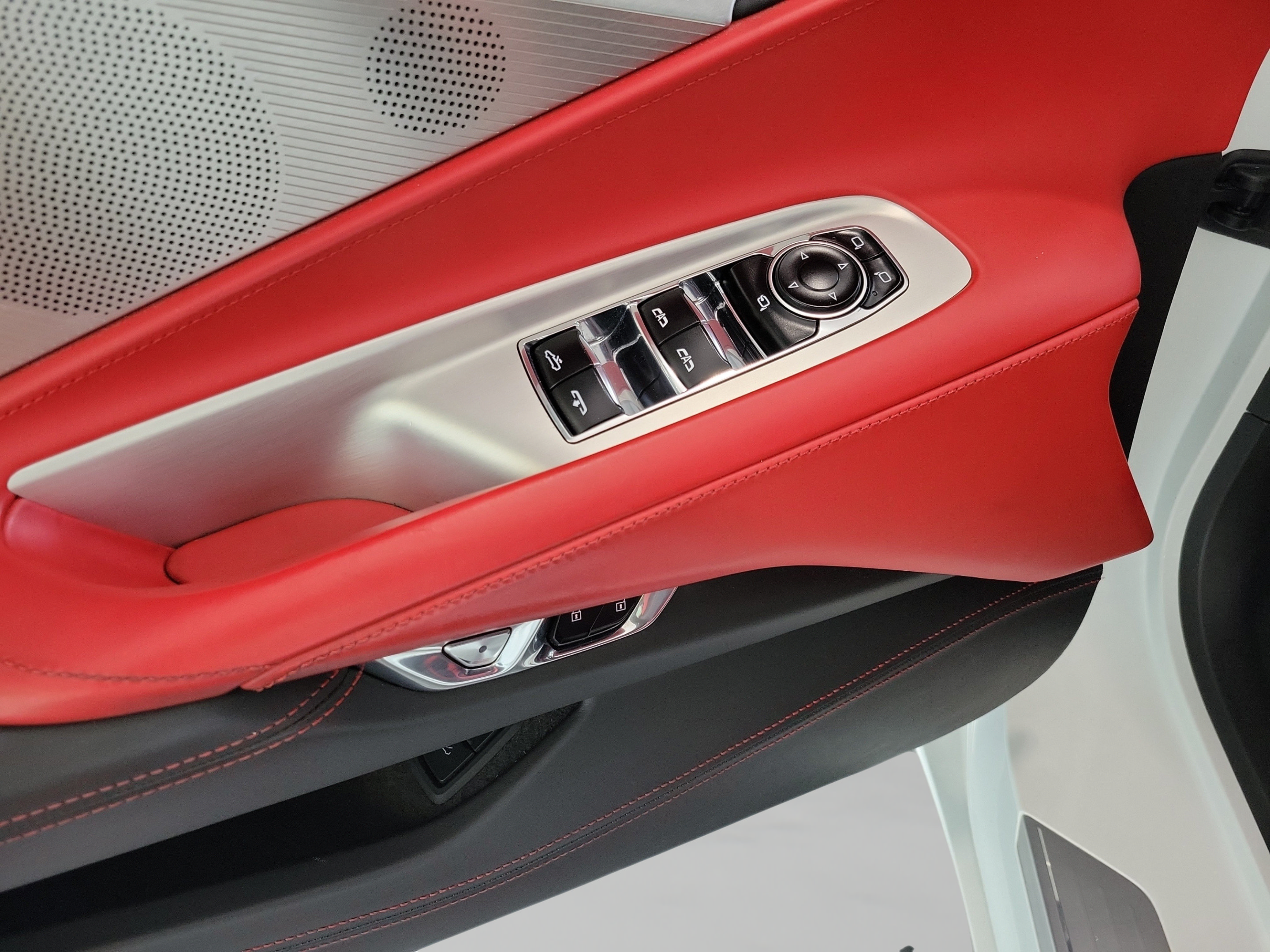 Used 2021 Chevrolet Corvette Stingray Premium Conv w/ Z51 Performance Package RWD image 8