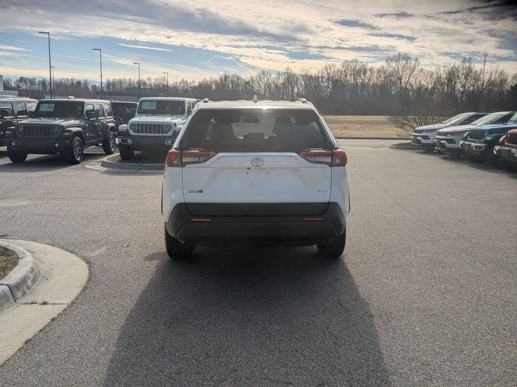 Used 2021 Toyota RAV4 LE image 4