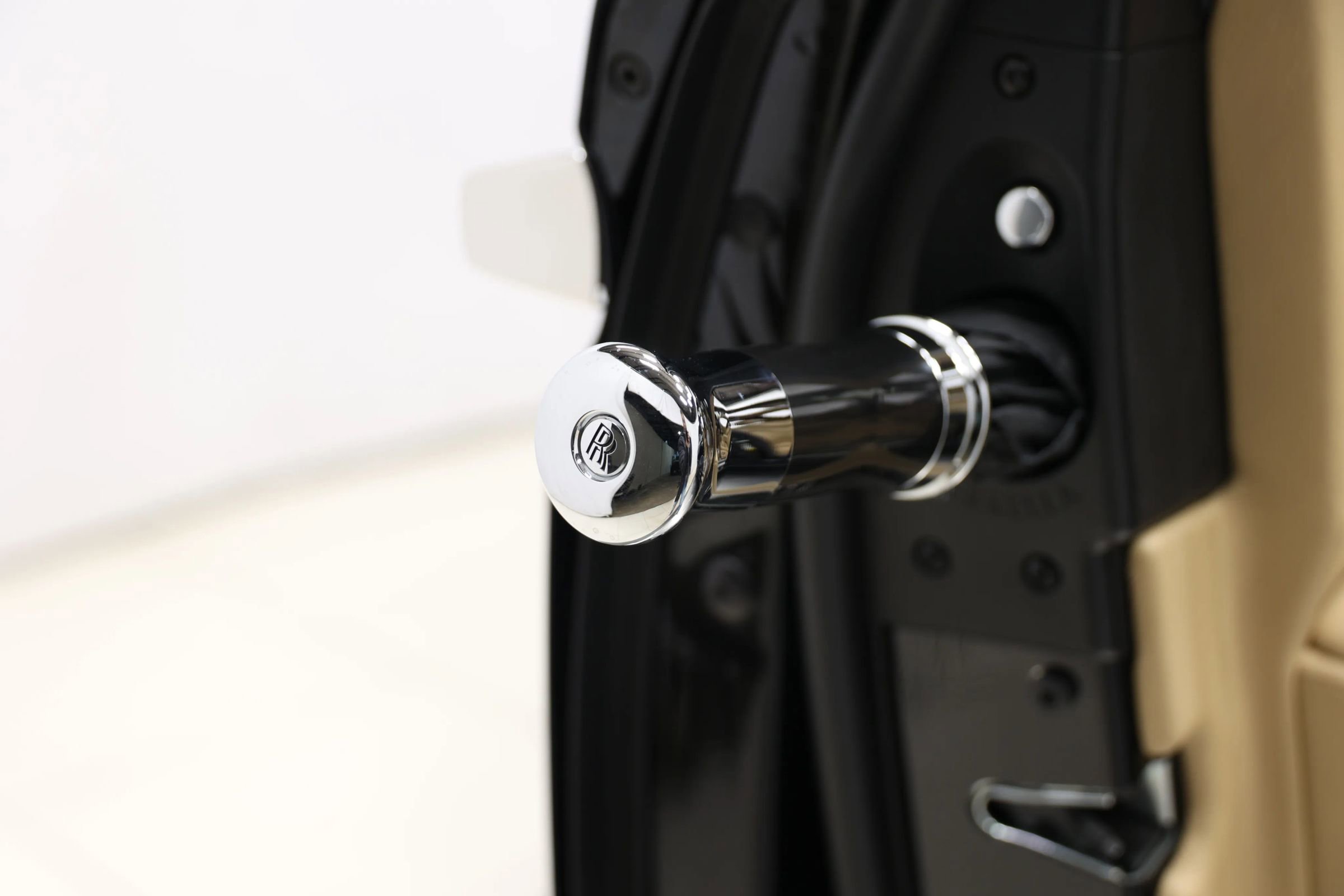 Used 2015 Rolls-Royce Ghost image 16