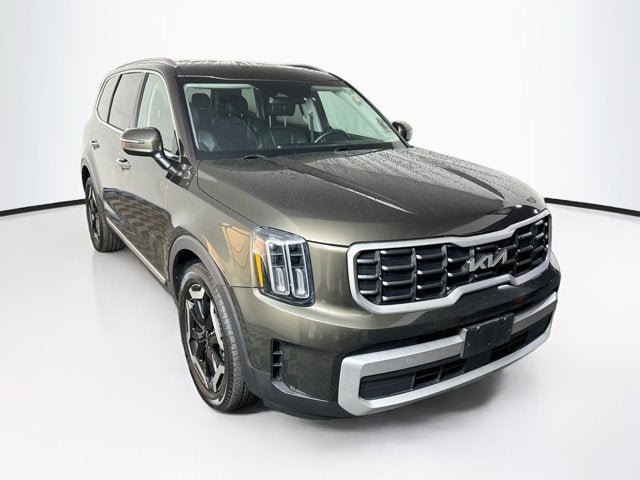Certified 2023 Kia Telluride S w/ S Sunroof Package AWD/4WD image 3