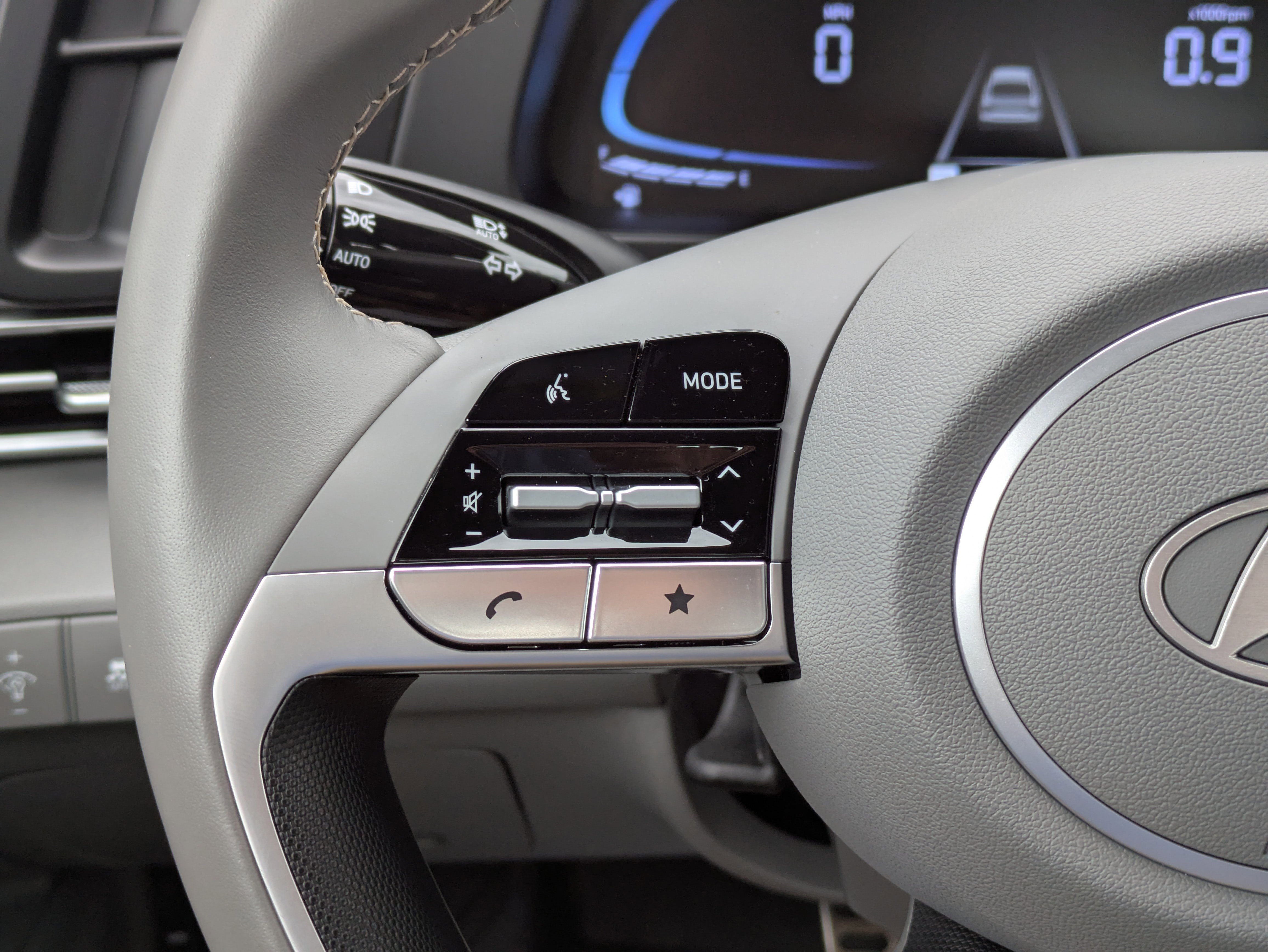 Certified 2025 Hyundai Elantra Sport FWD image 21