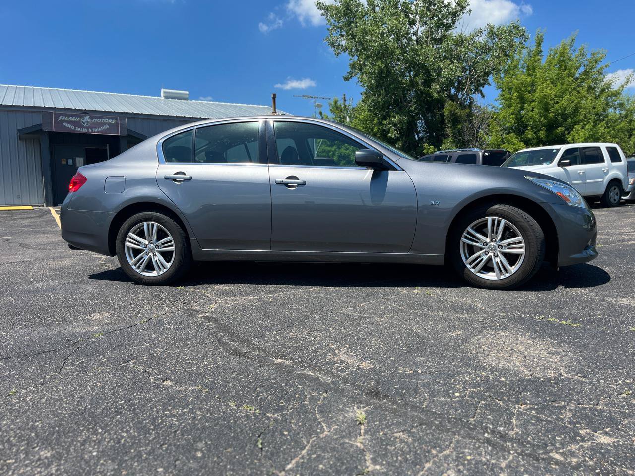 Used 2015 INFINITI Q40 AWD w/ Moonroof Package image 6