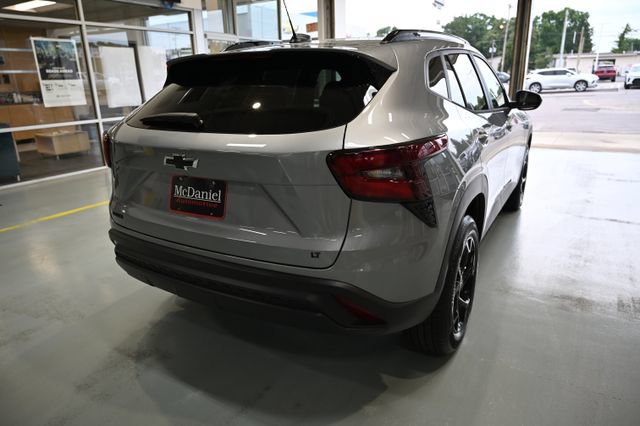 New 2026 Chevrolet Trax LT w/ Sunroof Package FWD image 5