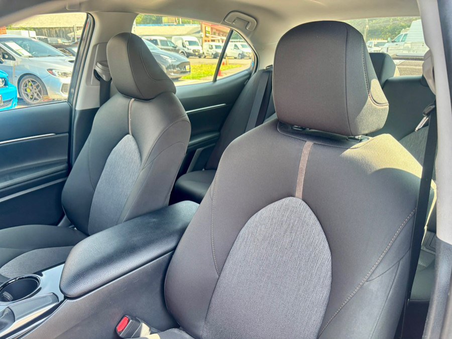 Used 2018 Toyota Camry LE FWD image 17
