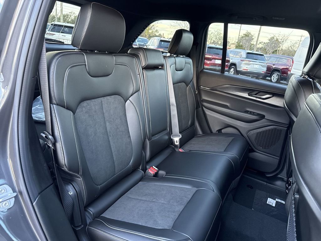 New 2025 Jeep Grand Cherokee Altitude image 23