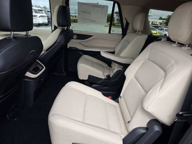 New 2027 Lincoln Navigator L Reserve RWD image 7