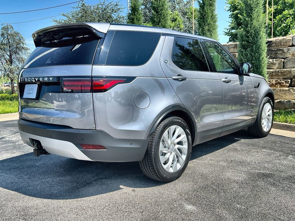 Used 2025 Land Rover Discovery S image 5