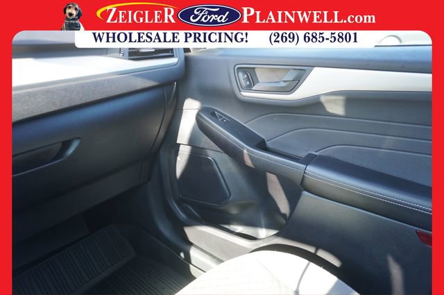 Used 2022 Ford Escape SE w/ Cold Weather Package image 31