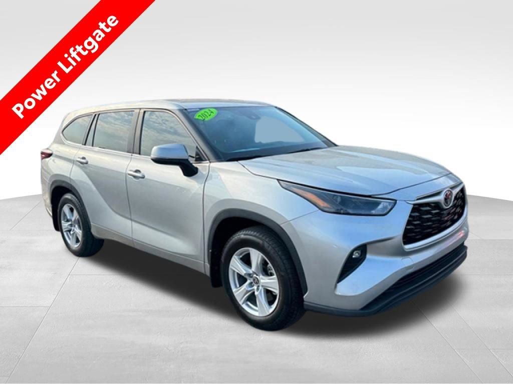 Used 2024 Toyota Highlander LE AWD/4WD image 9