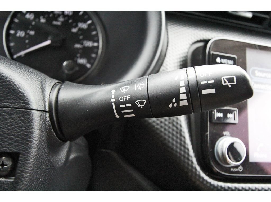 Used 2023 Nissan Kicks SV w/ Interior Electronics Package FWD image 18