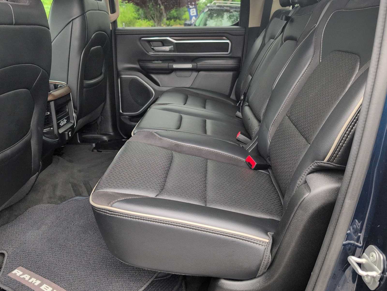 Used 2021 RAM 1500 Laramie AWD/4WD image 19