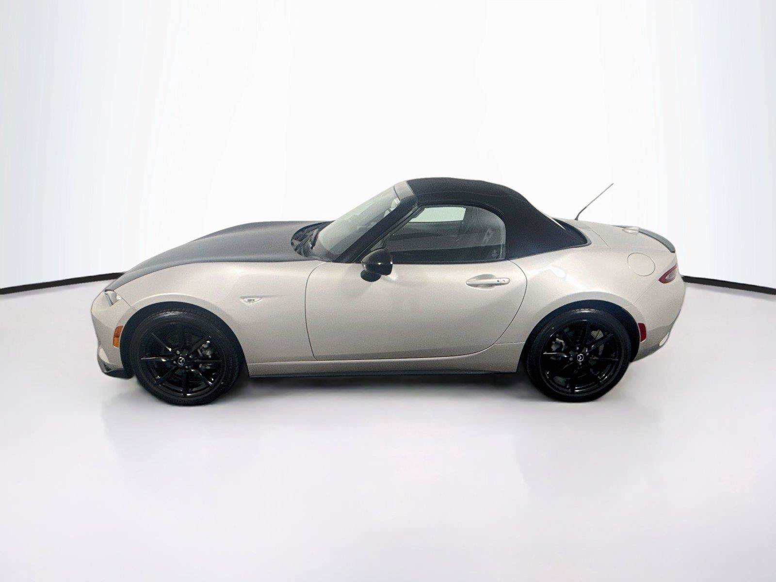 Used 2023 MAZDA MX-5 Miata Club RWD image 2