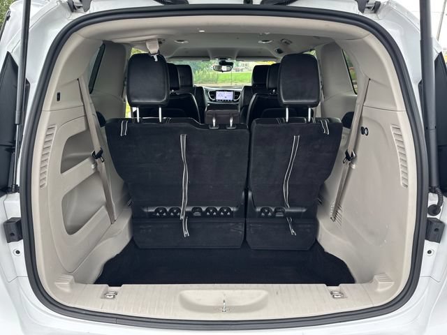 Used 2024 Chrysler Pacifica Touring-L FWD image 22