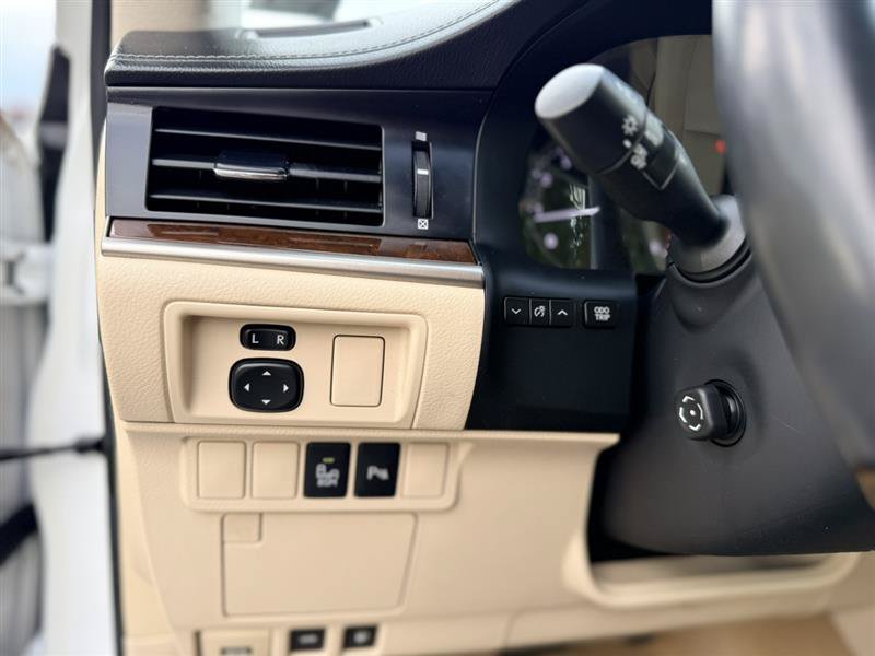 Used 2013 Lexus ES 350 w/ Luxury Pkg FWD image 29