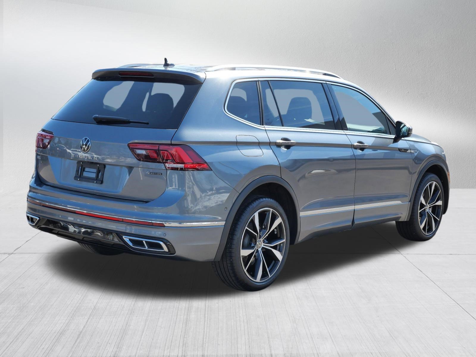 Used 2023 Volkswagen Tiguan SEL R-Line image 7