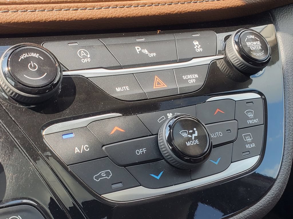 Used 2018 Chrysler Pacifica Limited FWD image 21