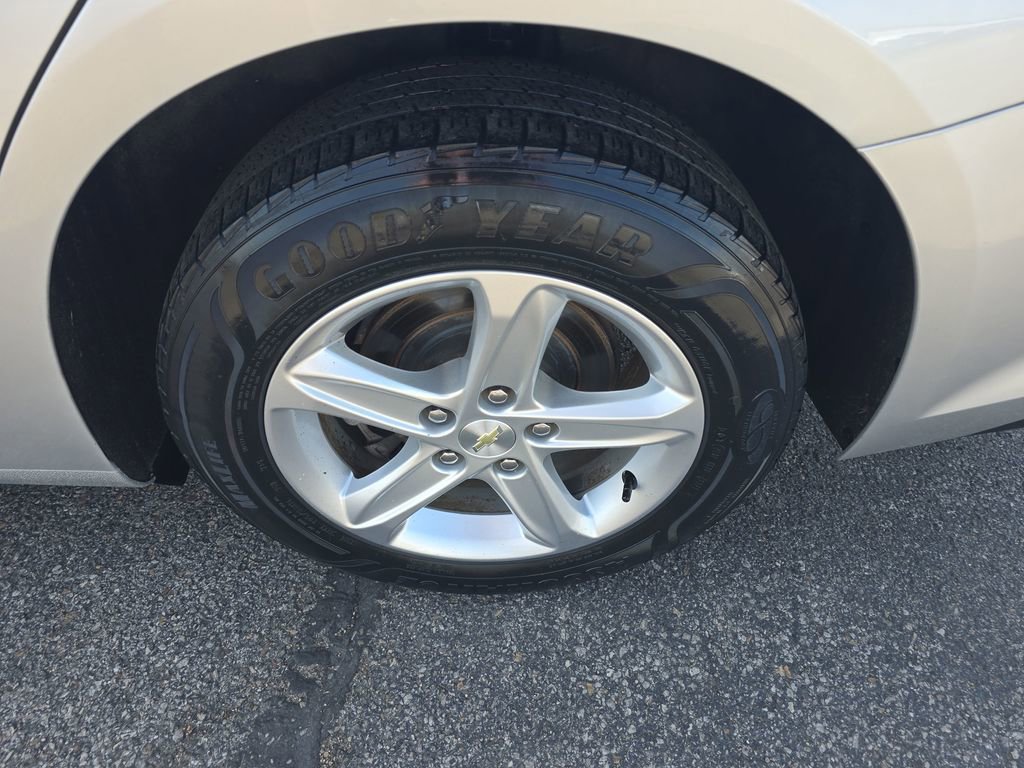 Used 2019 Chevrolet Malibu LS image 11