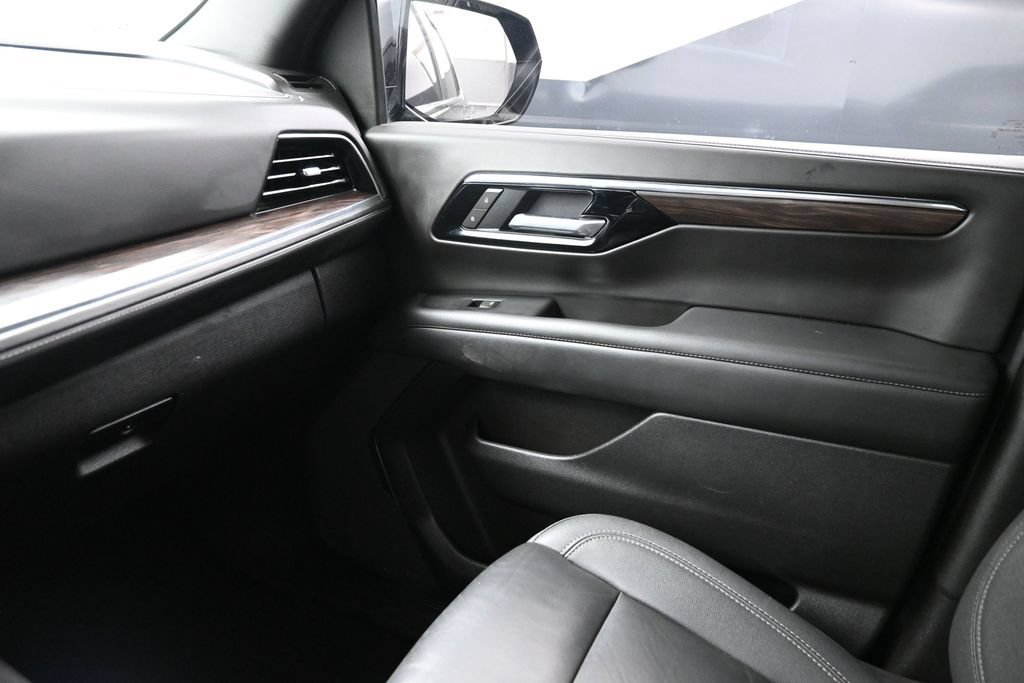 Used 2025 Chevrolet Tahoe LT AWD/4WD image 12