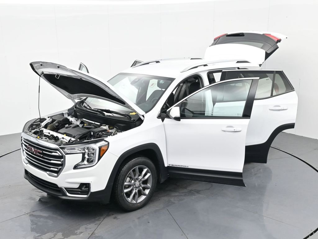 Used 2024 GMC Terrain SLT image 40
