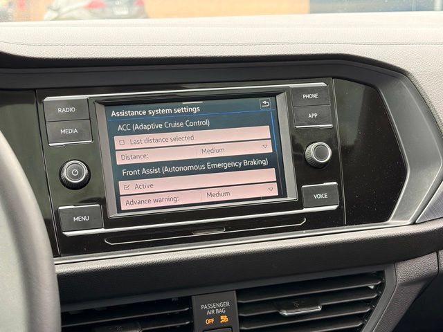 Used 2022 Volkswagen Jetta SE w/ Panoramic Sunroof Package FWD image 17