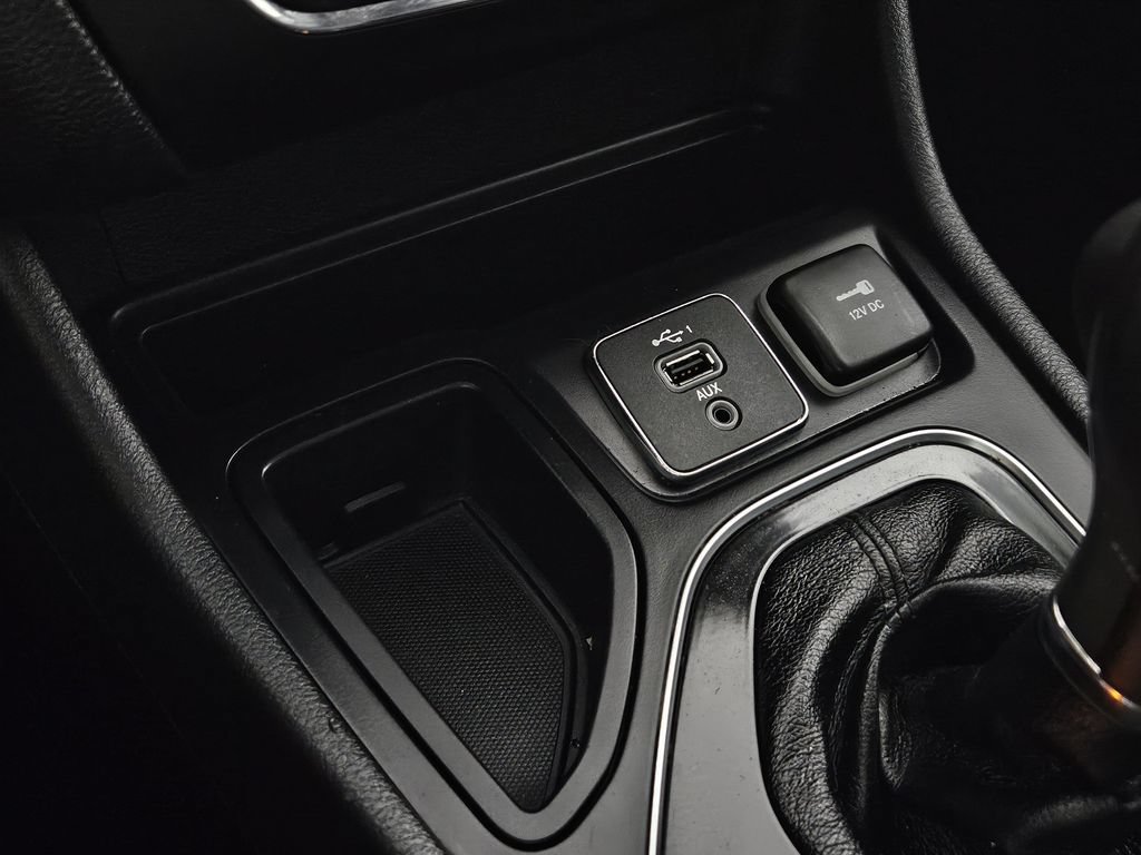 Used 2019 Jeep Cherokee Limited FWD image 14