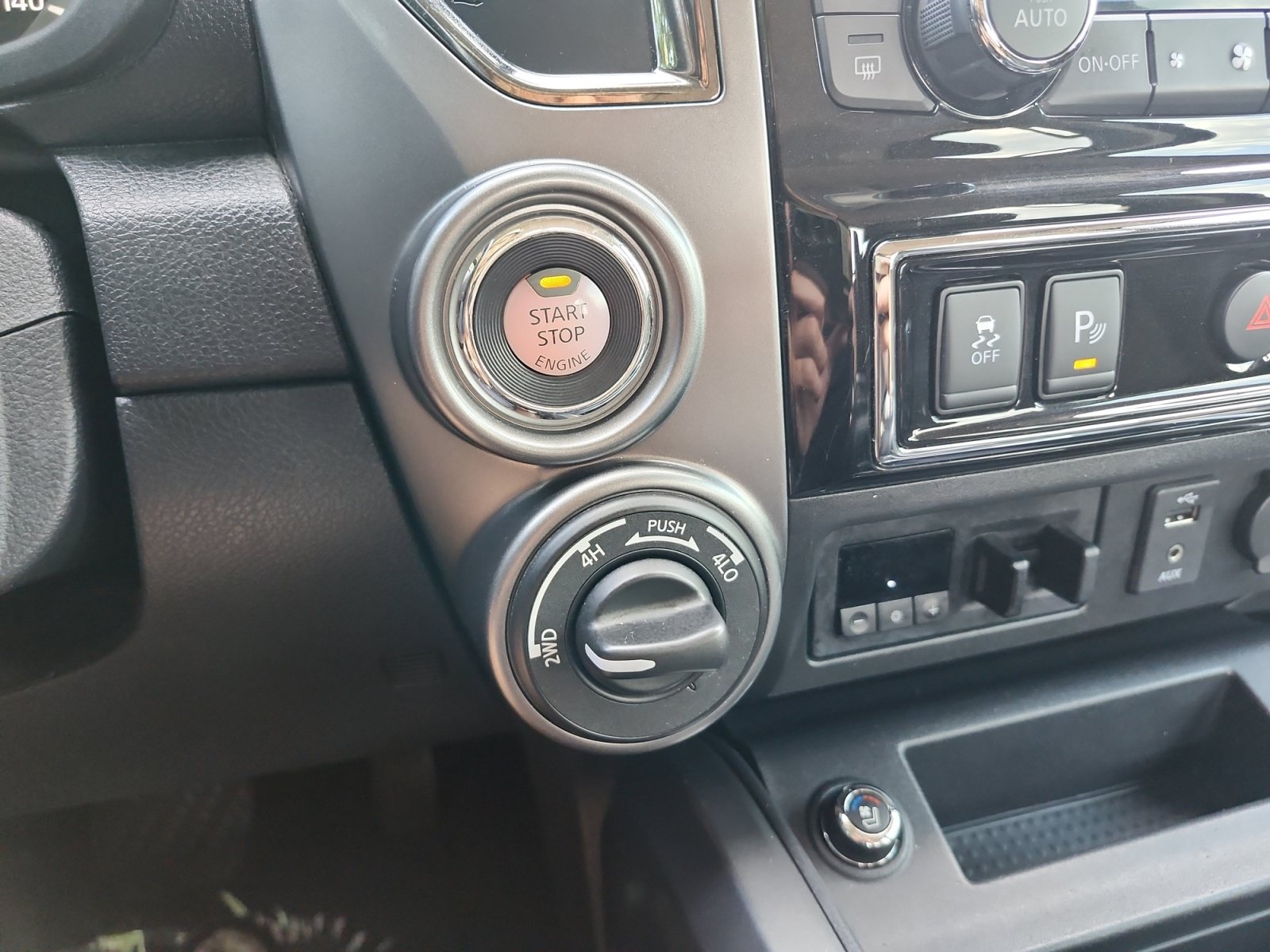 Used 2018 Nissan Titan Platinum Reserve w/ Platinum Utility Package AWD/4WD image 21