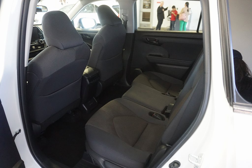 Certified 2024 Toyota Highlander LE image 21