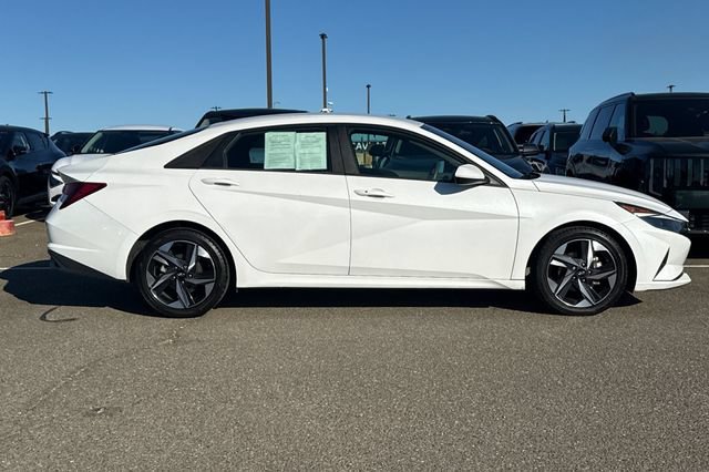 Used 2023 Hyundai Elantra SEL w/ Convenience Package FWD image 3