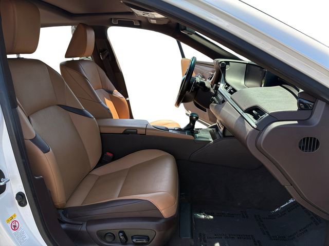 Used 2019 Lexus ES 300h w/ Premium Package FWD image 11