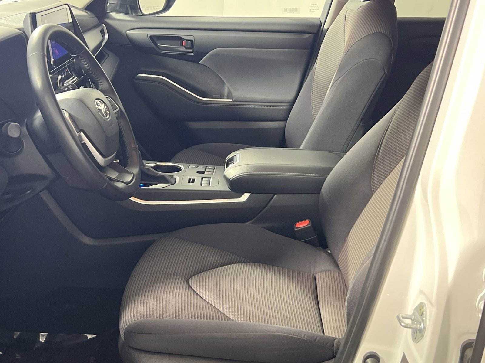 Used 2024 Toyota Highlander LE image 13