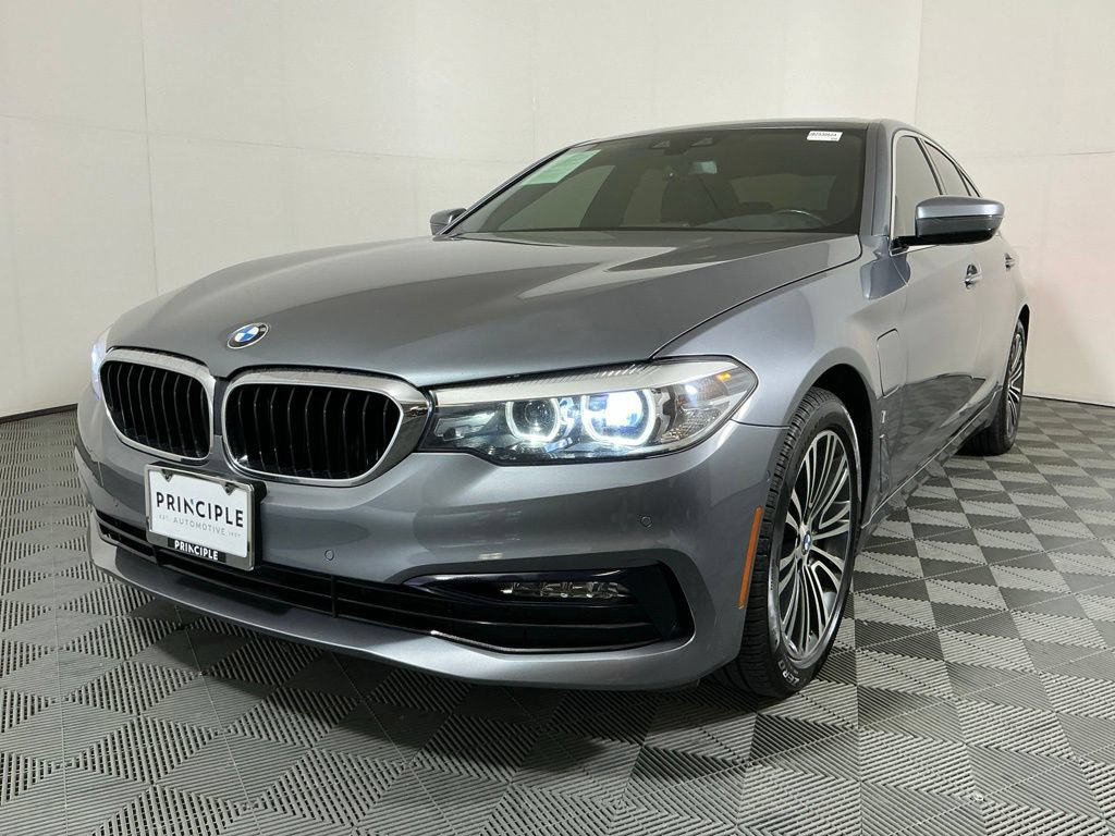 Used 2018 BMW 530e w/ Premium Package 2 RWD image 4