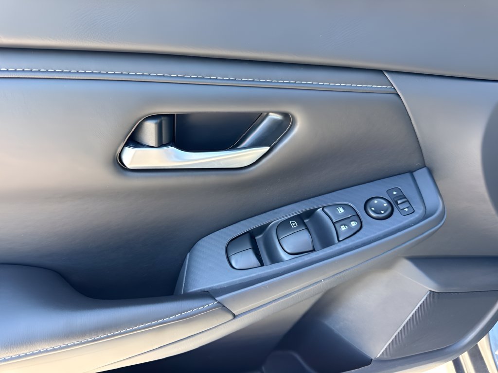Used 2025 Nissan Sentra SV FWD image 23