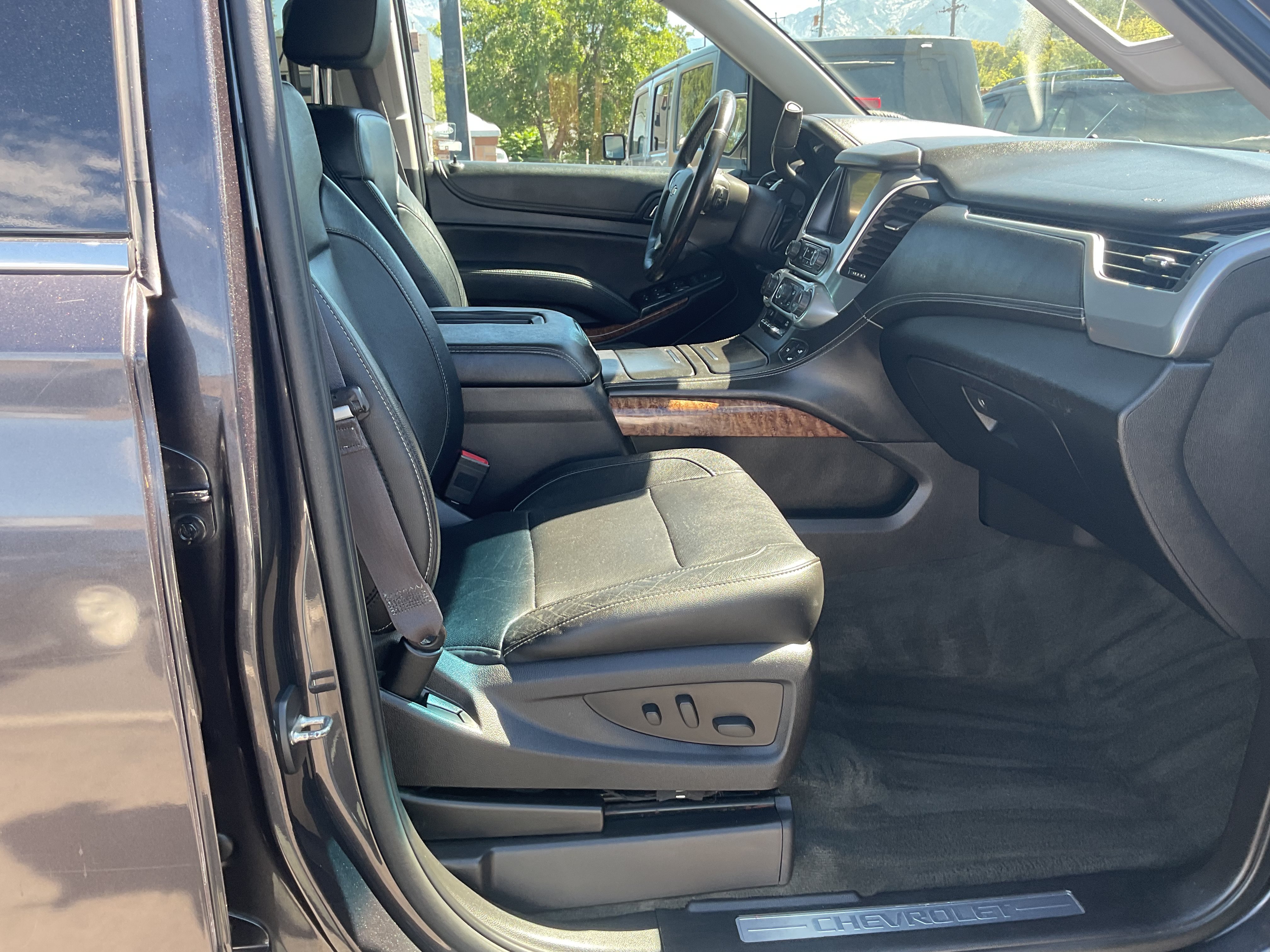 Used 2015 Chevrolet Tahoe LTZ AWD/4WD image 21