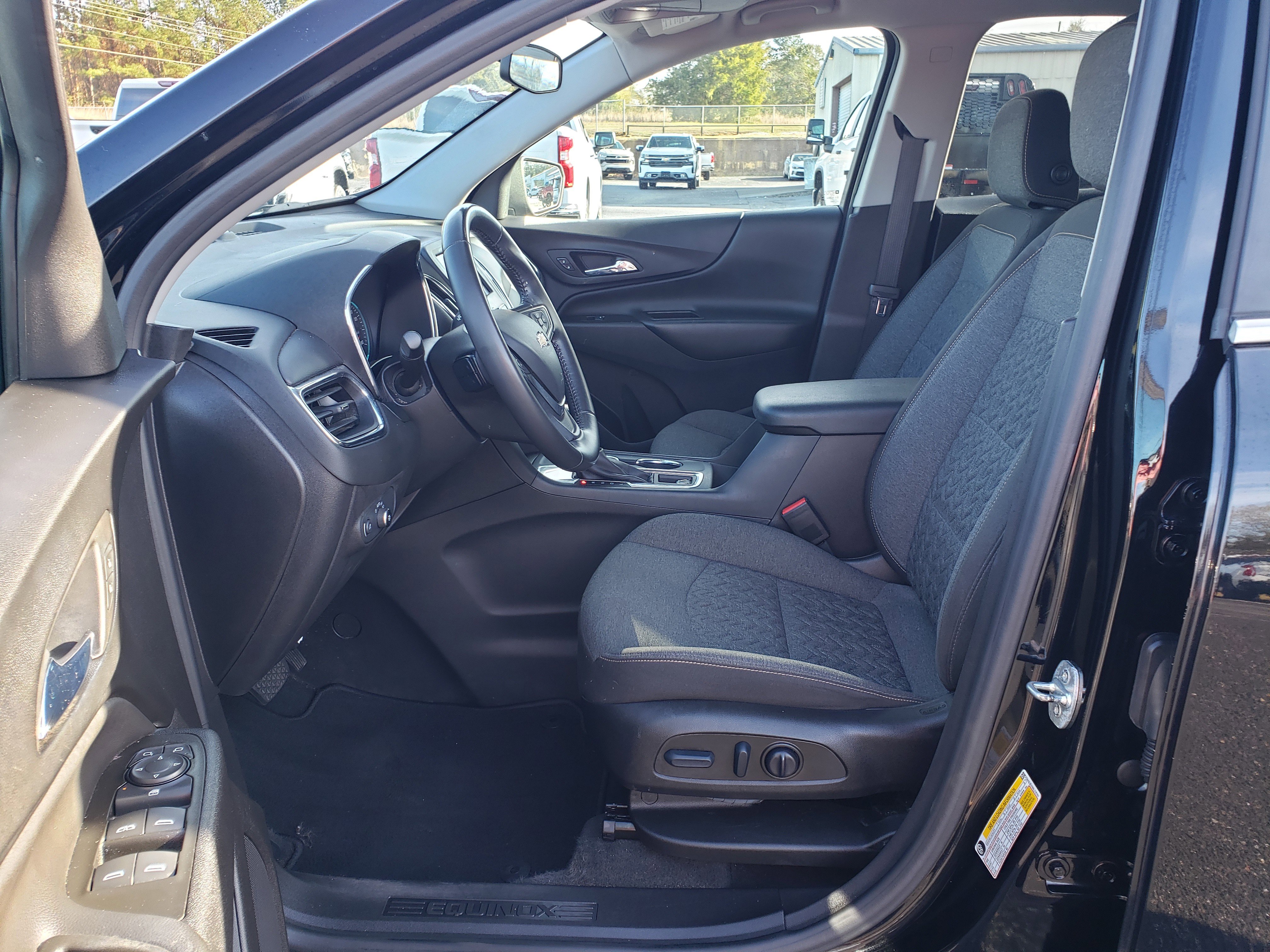 New 2022 Chevrolet Equinox LT w/ Driver Convenience Package image 29