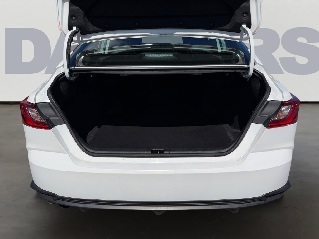 Used 2025 Toyota Camry SE FWD image 11