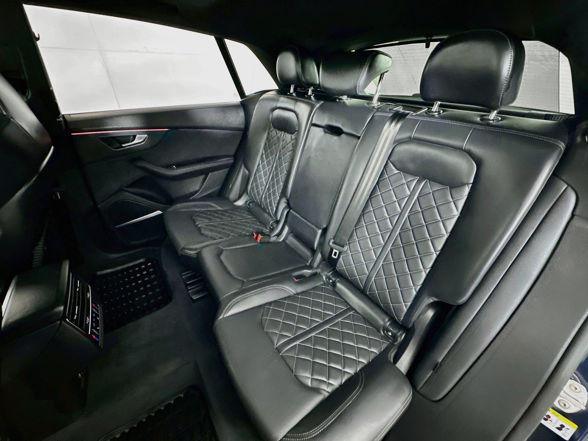 Used 2025 Audi SQ8 Prestige AWD/4WD image 23
