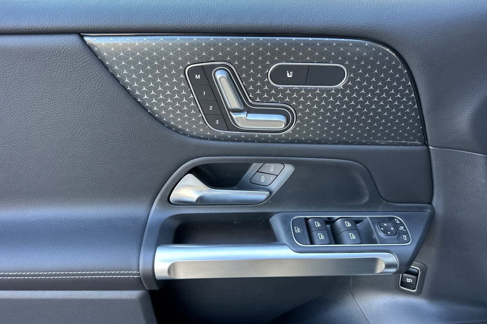 New 2026 Mercedes-Benz GLB 250 image 10