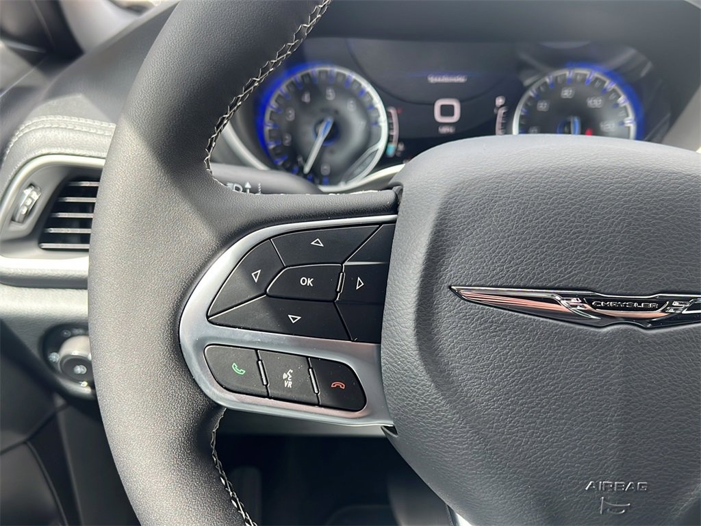New 2025 Chrysler Pacifica Select image 18