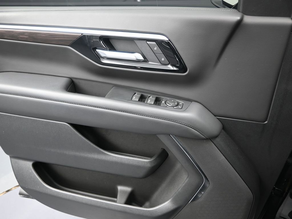 Used 2025 Chevrolet Tahoe LS image 11