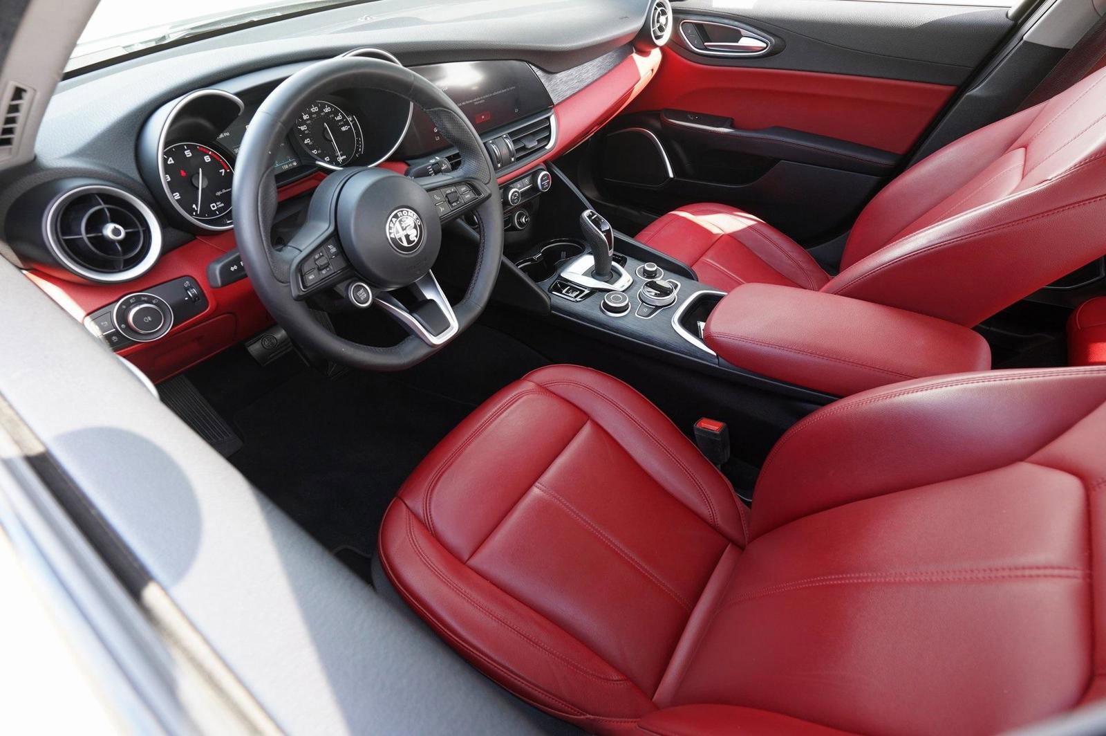 Used 2020 Alfa Romeo Giulia RWD image 6