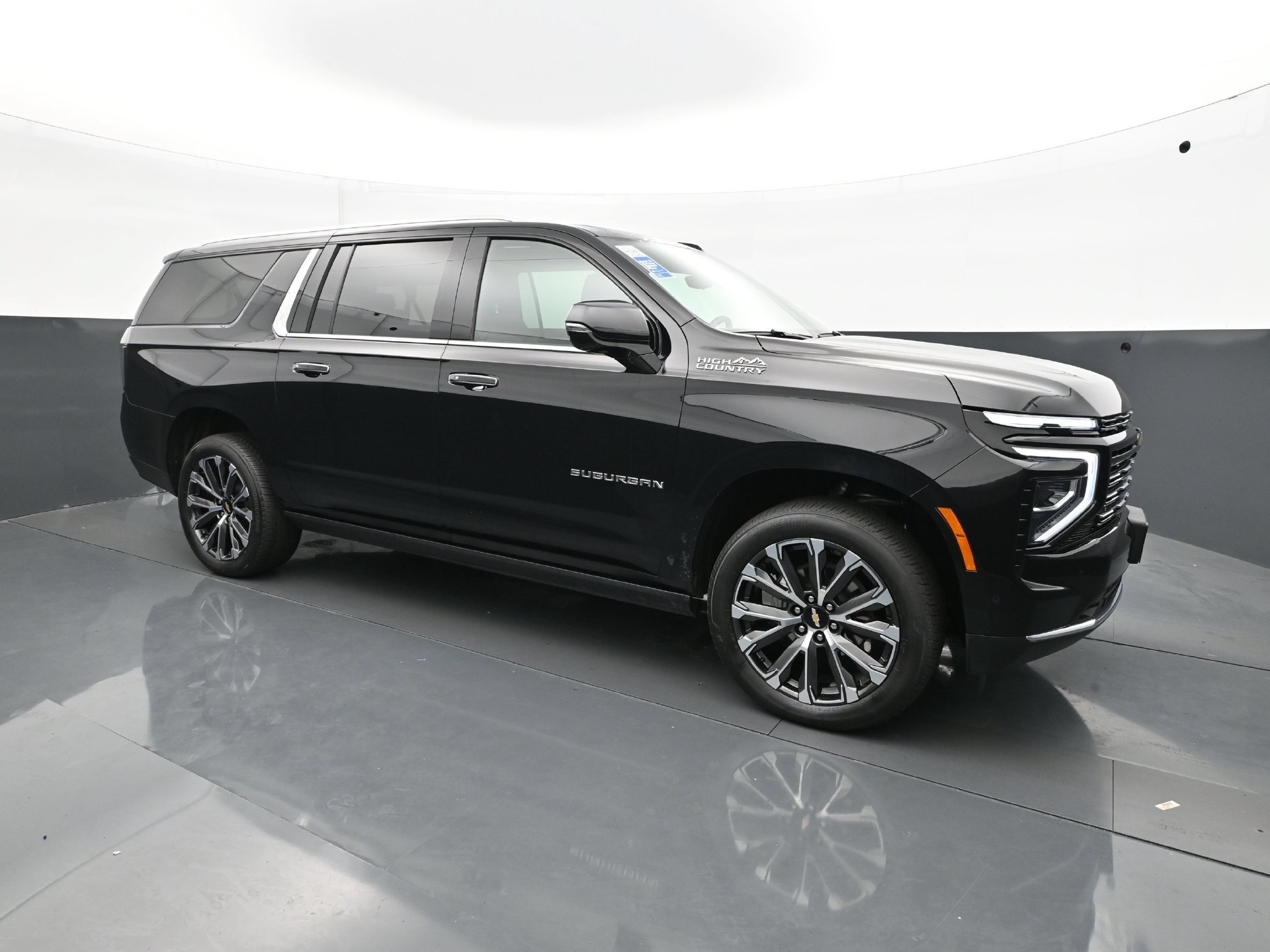 Used 2025 Chevrolet Suburban High Country AWD/4WD image 9