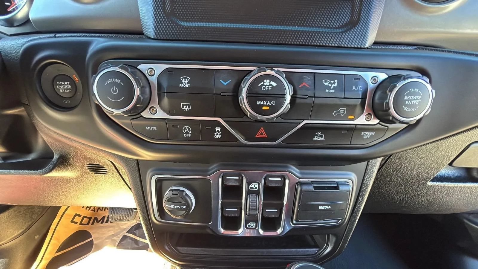 Used 2023 Jeep Gladiator Sport AWD/4WD image 15