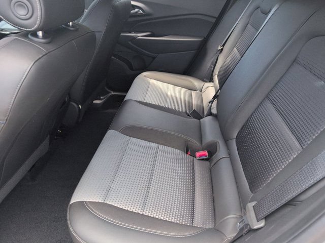 Used 2025 Chevrolet Trax LT w/ LT Convenience Package FWD image 27