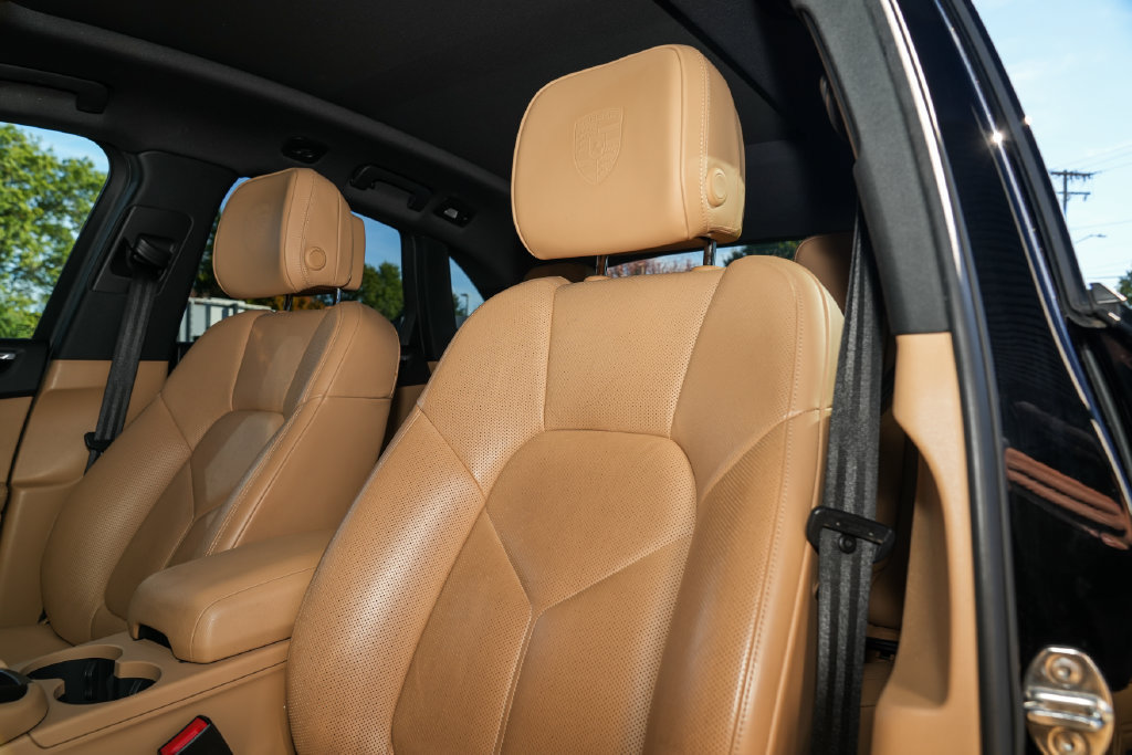 Certified 2018 Porsche Macan AWD/4WD image 22
