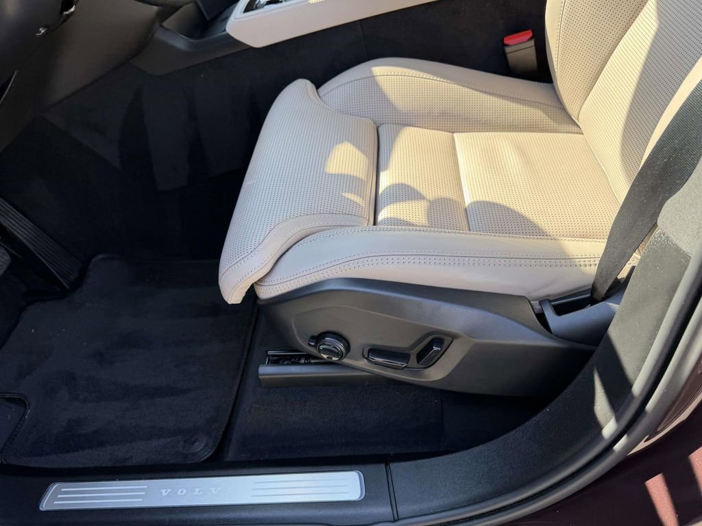 Used 2025 Volvo XC90 T8 Ultra image 17