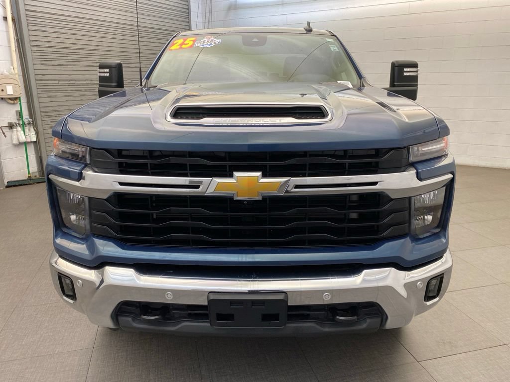 Used 2025 Chevrolet Silverado 2500 LT w/ Texas Edition AWD/4WD image 3