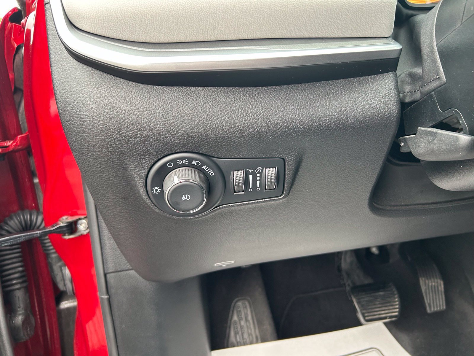 Used 2025 Jeep Compass Limited AWD/4WD image 15